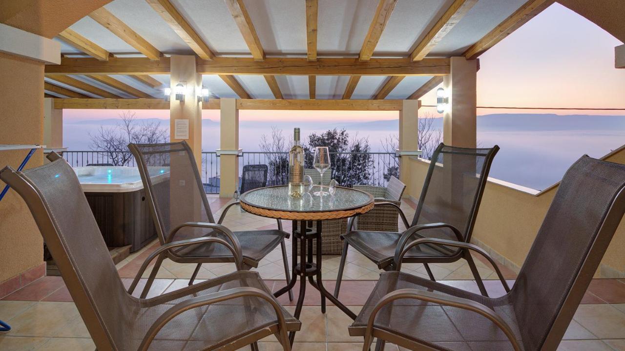 Apartments Lucia Senj 1 Exteriér fotografie
