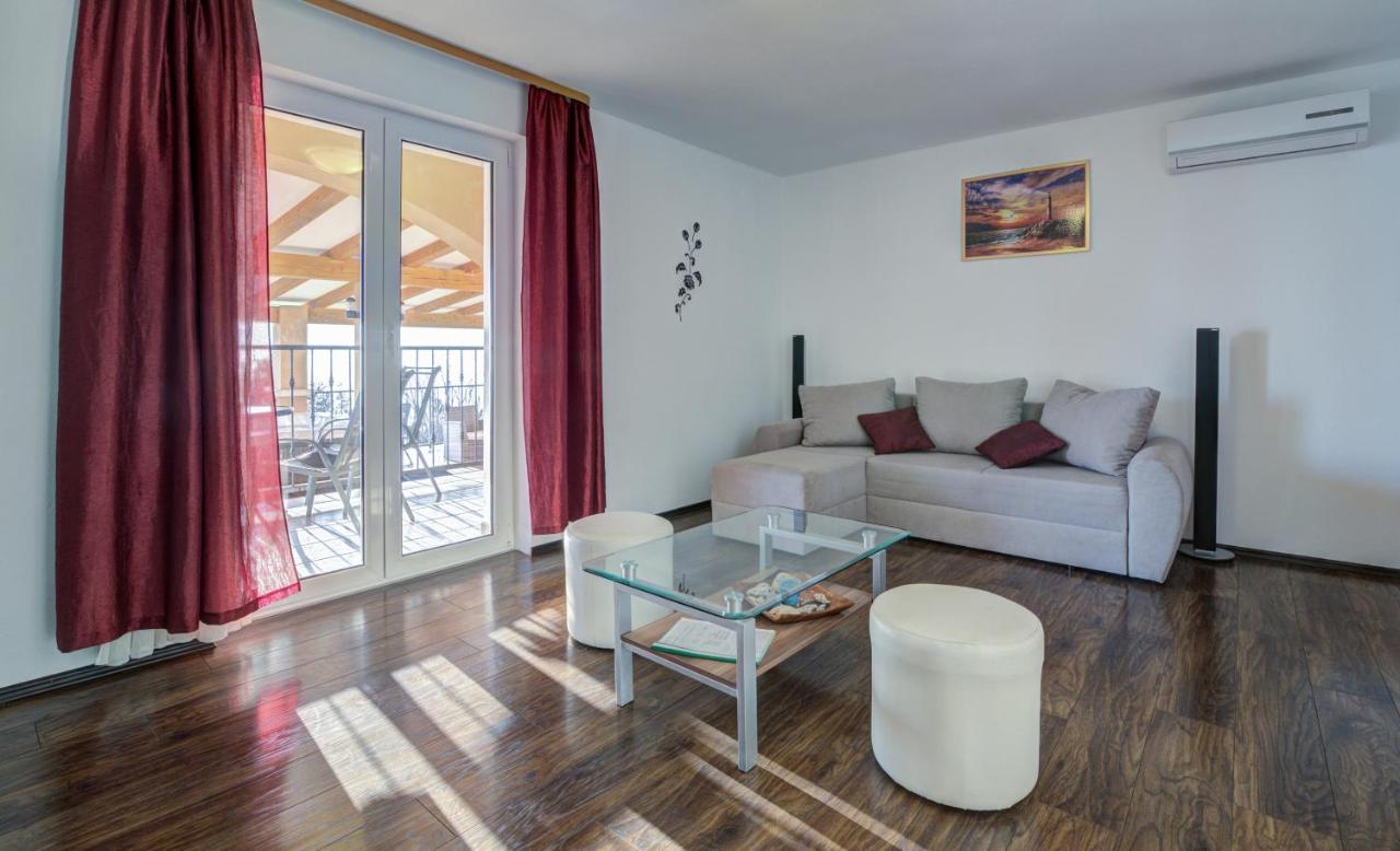 Apartments Lucia Senj 1 Exteriér fotografie
