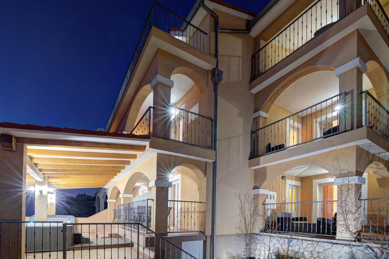 Apartments Lucia Senj 1 Exteriér fotografie